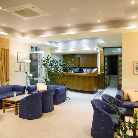 阿斯塔里酒店 3* 罗希姆诺