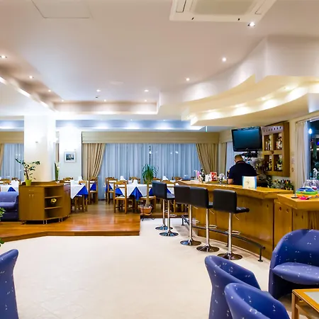 阿斯塔里酒店 3* 罗希姆诺